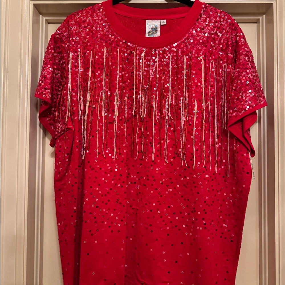 QUEEN OF SPARKLES Red Sequin Fringe Short Sleeve Tee